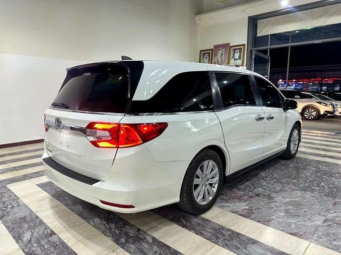 Used Honda Odyssey V Facelift, 2.4 l, 2019 in Abu Dhabi by Al Ramz Motors, White color. GCC Specs | AUTO.AE