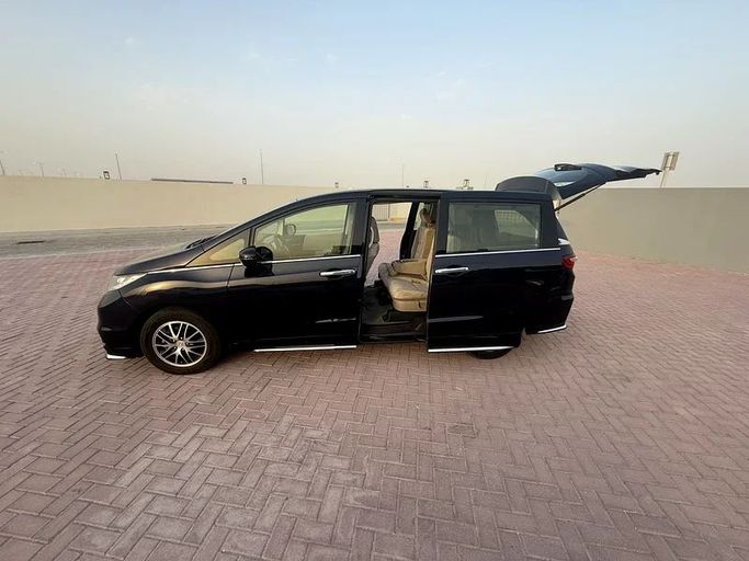 Used Honda Odyssey V Facelift, 2.4 l, 2019 in Abu Dhabi by Al Asad Automobile Showroom, Blue color. GCC Specs | AUTO.AE
