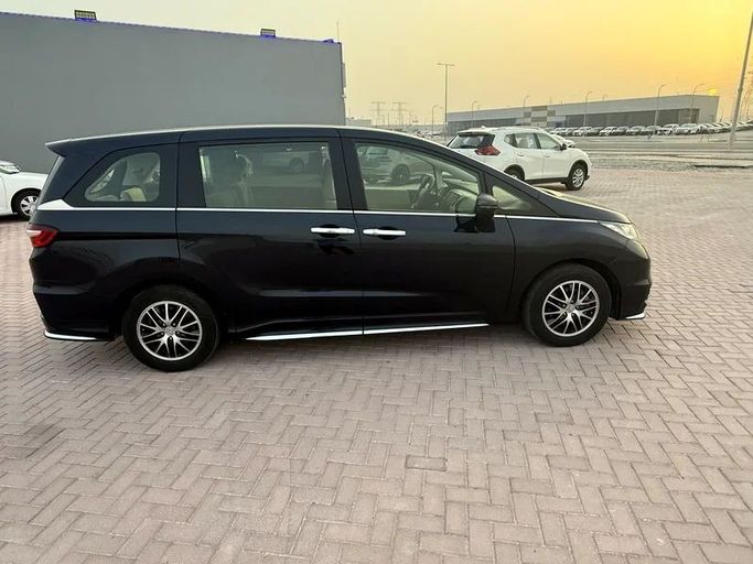 Used Honda Odyssey V Facelift, 2.4 l, 2019 in Abu Dhabi by Al Asad Automobile Showroom, Blue color. GCC Specs | AUTO.AE