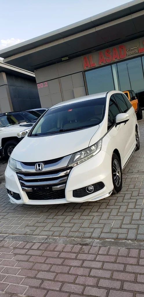 Used Honda Odyssey V Facelift, 2.4 l, 2018 in Abu Dhabi by Al Asad Automobile Showroom, White color. GCC Specs | AUTO.AE