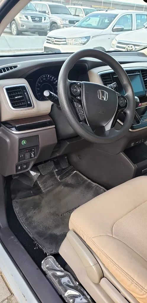 Used Honda Odyssey V Facelift, 2.4 l, 2018 in Abu Dhabi by Al Asad Automobile Showroom, White color. GCC Specs | AUTO.AE