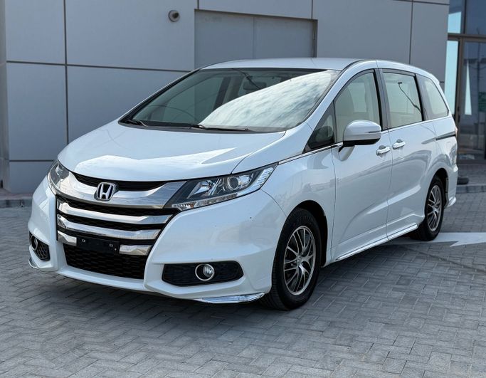 Used Honda Odyssey V Facelift, 2.4 l, 2020 in Abu Dhabi by Al Laith Cars Showroom, White color. GCC Specs | AUTO.AE