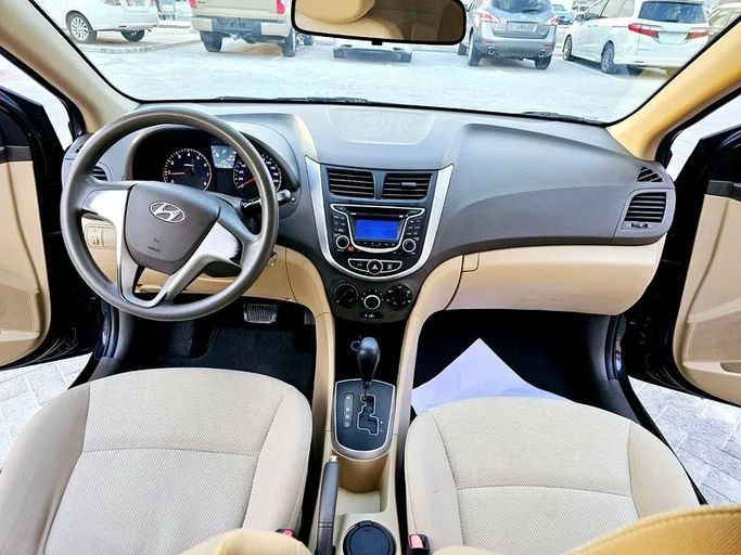 مستعملة Hyundai Accent رابعاً, 1.6 l, 2013 في في أبو ظبي من Al Asad Automobile Showroom، اللون أسود. مواصفات الخليج | AUTO.AE