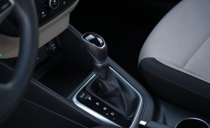 Used Hyundai Accent V Facelift, 1.6 l, 2022 in Abu Dhabi by Advantage Motors, White color. GCC Specs | AUTO.AE