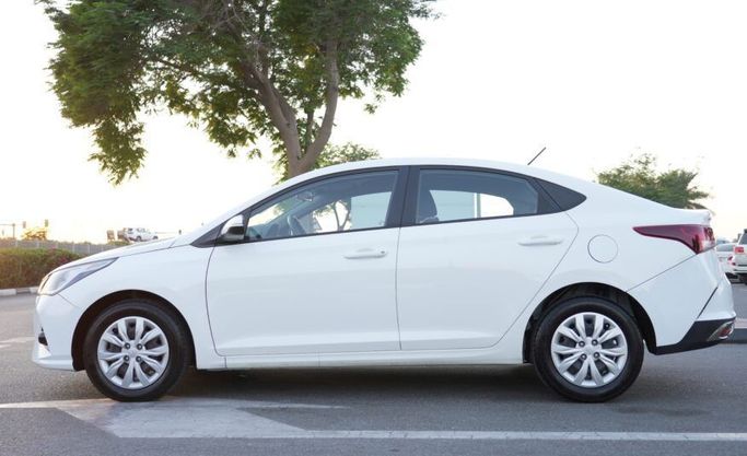 Used Hyundai Accent V Facelift, 1.6 l, 2022 in Abu Dhabi by Advantage Motors, White color. GCC Specs | AUTO.AE