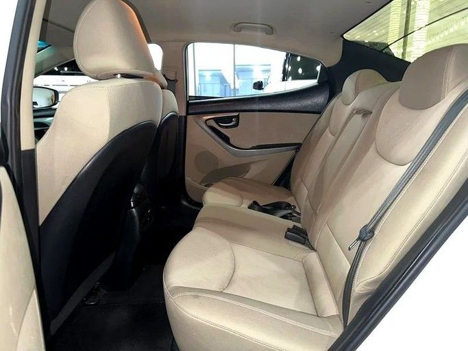 Used Hyundai Elantra V (MD) Facelift, 1.6 l, 2015 in Abu Dhabi by Al Ramz Motors, White color. GCC Specs | AUTO.AE