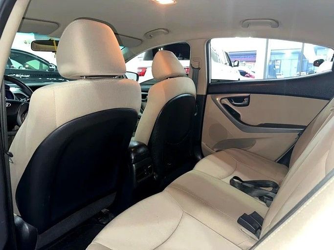 Used Hyundai Elantra V (MD) Facelift, 1.6 l, 2015 in Abu Dhabi by Al Ramz Motors, White color. GCC Specs | AUTO.AE