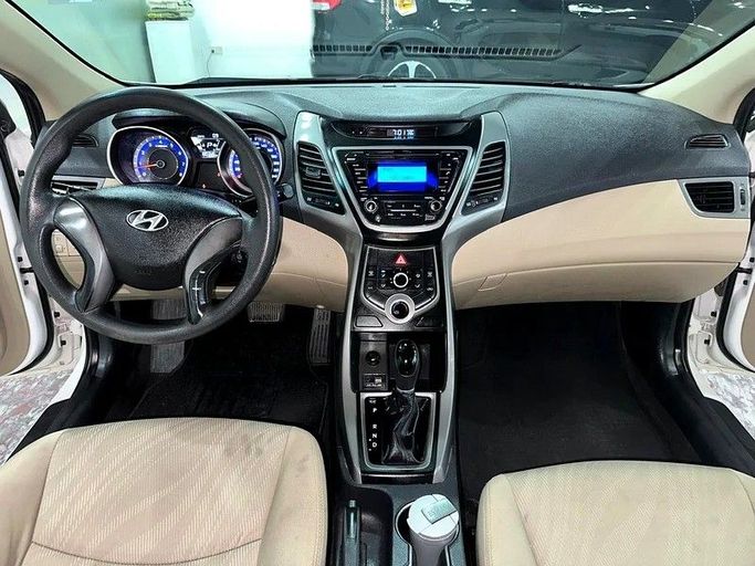 Used Hyundai Elantra V (MD) Facelift, 1.6 l, 2015 in Abu Dhabi by Al Ramz Motors, White color. GCC Specs | AUTO.AE