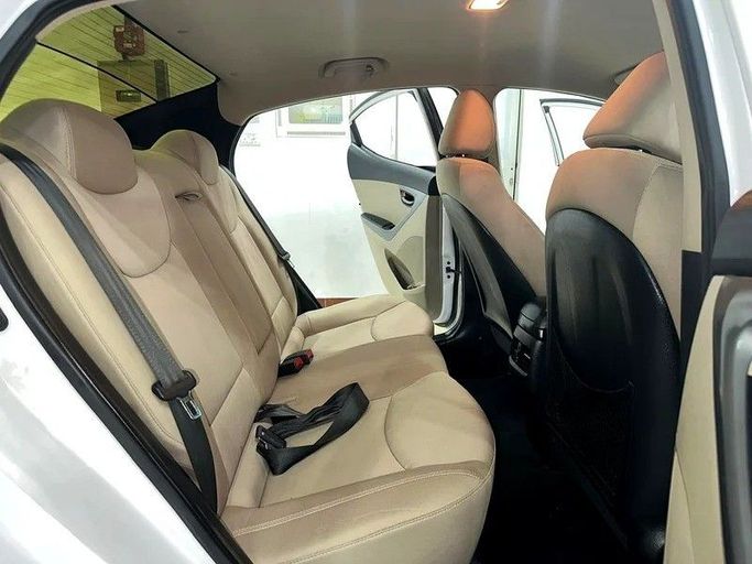 Used Hyundai Elantra V (MD) Facelift, 1.6 l, 2015 in Abu Dhabi by Al Ramz Motors, White color. GCC Specs | AUTO.AE