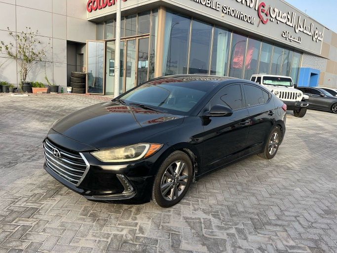 Подержанный Hyundai Elantra VI (AD), 1.6 л, 2018 в Абу-Даби от Golden coast automobile showroom Черный цвет.  | AUTO.AE