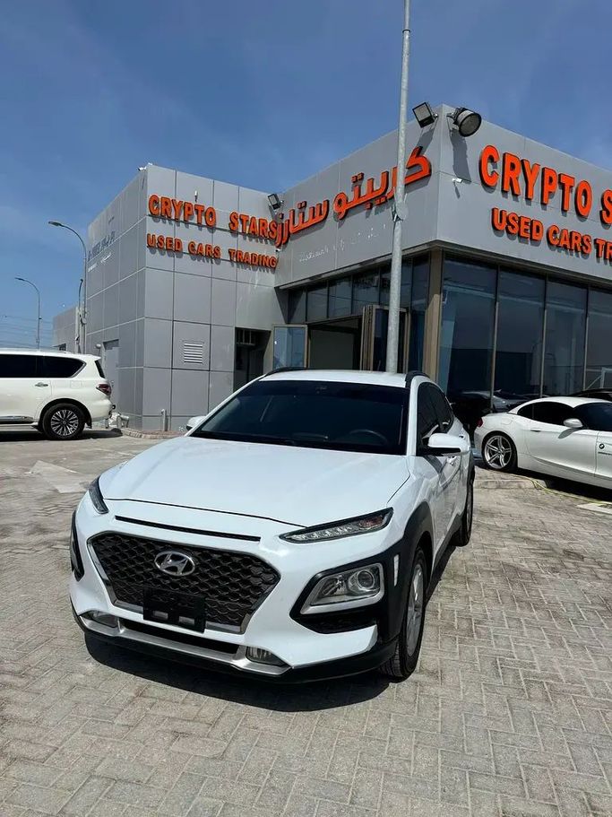 Подержанный Hyundai Kona I, 1.6 л, 2020 в Абу-Даби от Crypto Stars Used Cars Trading Белый цвет. GCC | AUTO.AE