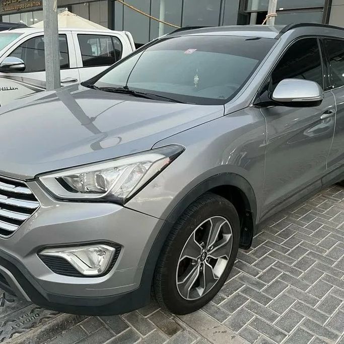 Used Hyundai Santa Fe III Facelift, 3.3 l, 2015 in Abu Dhabi by Golden coast automobile showroom, Silver color. GCC Specs | AUTO.AE