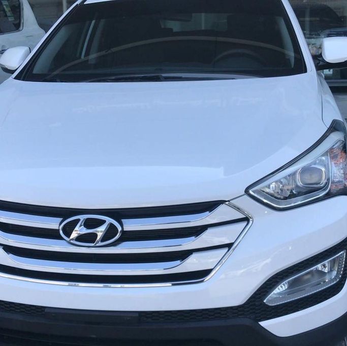 Used Hyundai Santa Fe III, 3.3 l, 2016 in Abu Dhabi by Golden coast automobile showroom, White color. GCC Specs | AUTO.AE