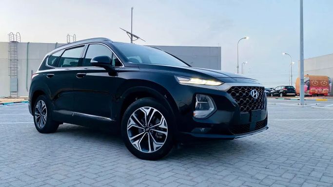 Подержанный Hyundai Santa Fe IV, 3.5 л, 2020 в Абу-Даби от M Power Automobiles Черный цвет.  | AUTO.AE