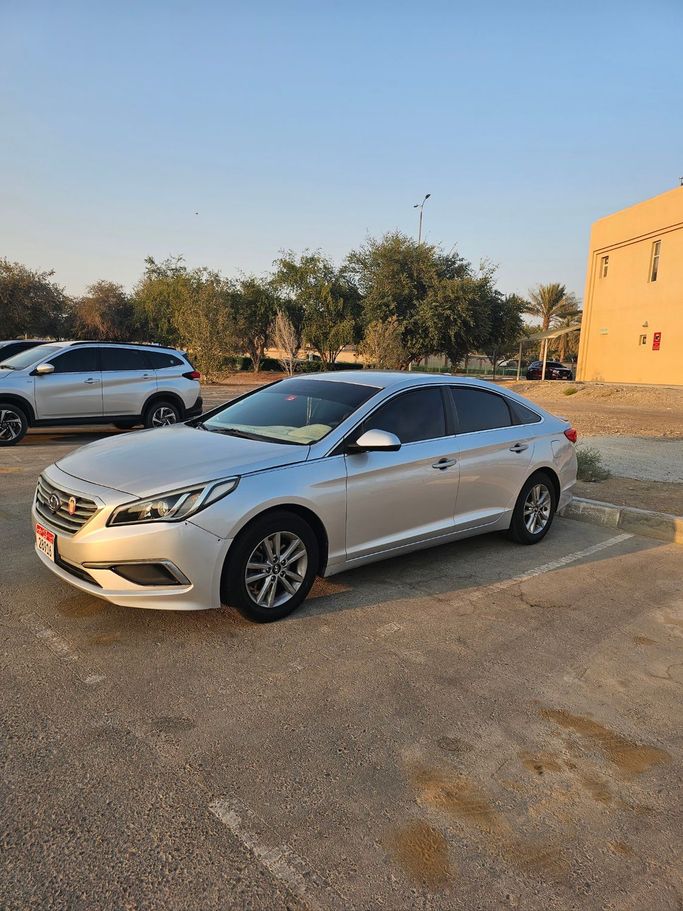 Used Hyundai Sonata VII (LF), 2.4 l, 2016 in Abu Dhabi, Grey color. American Specs | AUTO.AE