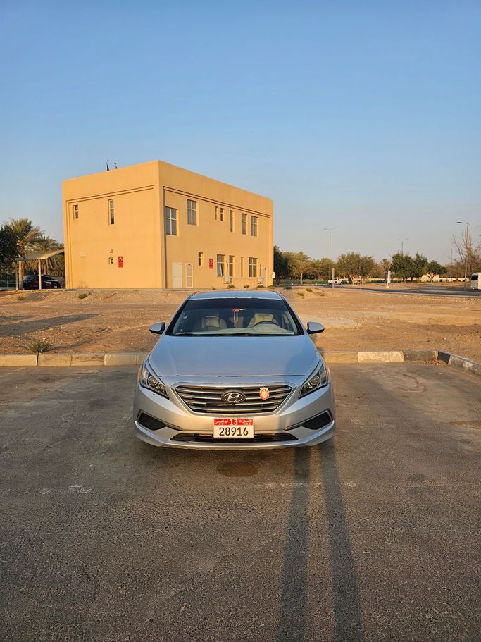 Used Hyundai Sonata VII (LF), 2.4 l, 2016 in Abu Dhabi, Grey color. American Specs | AUTO.AE