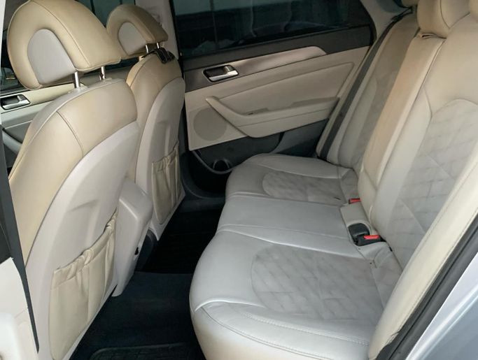 Used Hyundai Sonata VII (LF), 2.0 l, 2016 in Abu Dhabi by Al Fajr Automobile showroom, Grey color. GCC Specs | AUTO.AE