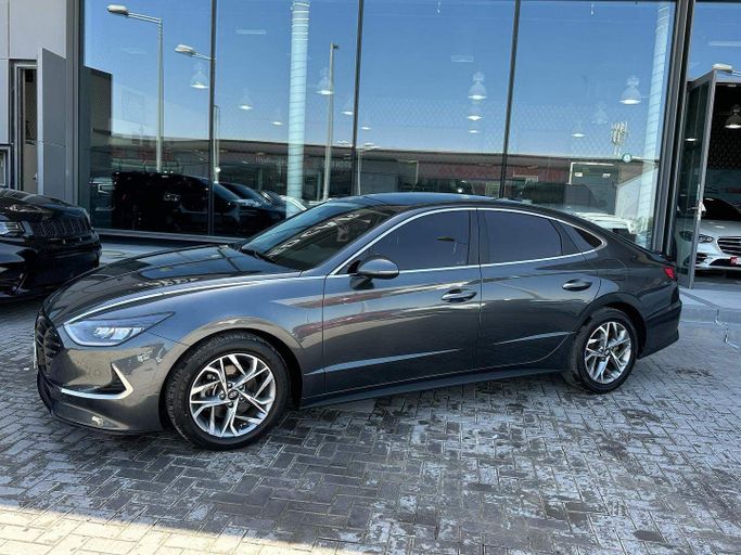 Подержанный Hyundai Sonata VIII (DN8), 1.6 л, 2020 в Абу-Даби от Speed Car Motors Черный цвет.  | AUTO.AE