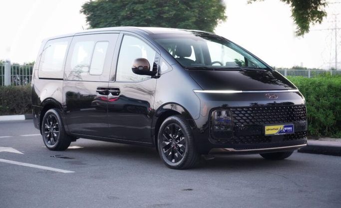 مستعملة Hyundai Staria, 3.5 l, 2024 في في أبو ظبي من Advantage Motors، اللون أسود. مواصفات الخليج | AUTO.AE