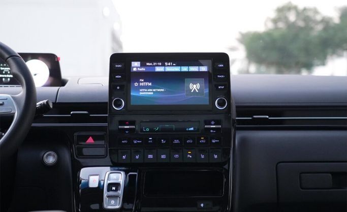 مستعملة Hyundai Staria, 3.5 l, 2024 في في أبو ظبي من Advantage Motors، اللون أسود. مواصفات الخليج | AUTO.AE