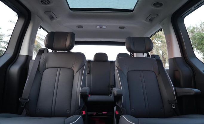 مستعملة Hyundai Staria, 3.5 l, 2024 في في أبو ظبي من Advantage Motors، اللون أسود. مواصفات الخليج | AUTO.AE