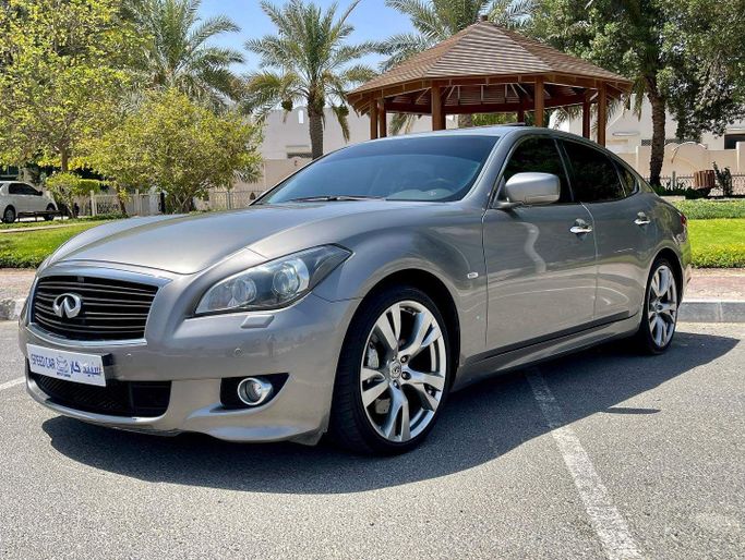 Подержанный Infiniti M IV, 5.6 л, 2013 в Абу-Даби от Speed Car Motors Серый цвет. GCC | AUTO.AE