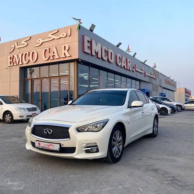 Подержанный Infiniti Q50 I, 2.0 л, 2016 в Абу-Даби от Emco car Белый цвет. GCC | AUTO.AE