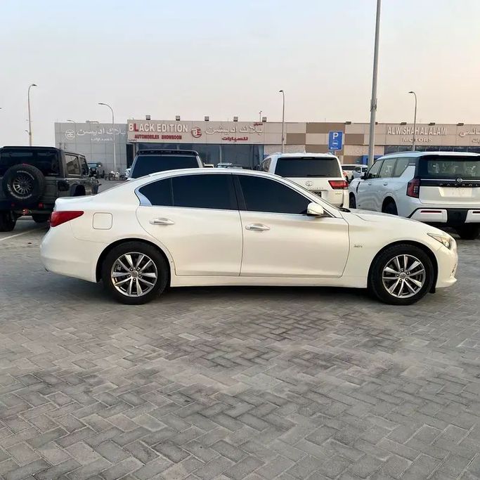 Подержанный Infiniti Q50 I, 2.0 л, 2016 в Абу-Даби от Emco car Белый цвет. GCC | AUTO.AE