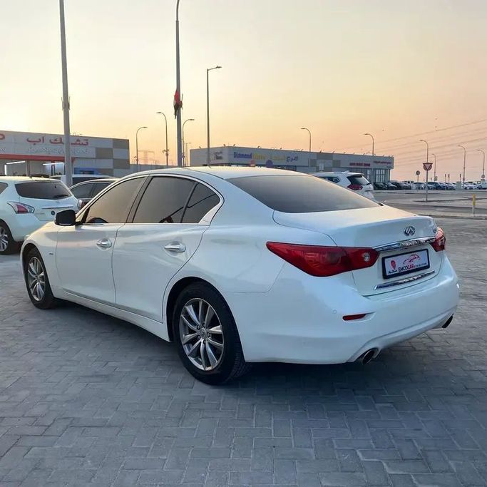 Подержанный Infiniti Q50 I, 2.0 л, 2016 в Абу-Даби от Emco car Белый цвет. GCC | AUTO.AE