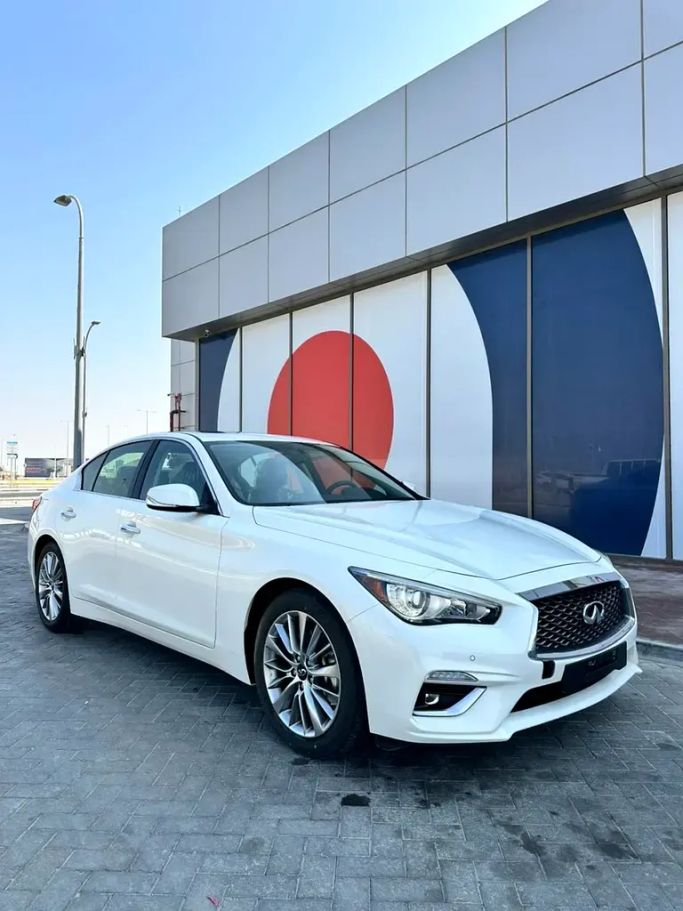 جديدة Infiniti Q50 أنا فيس ليفت, 3.0 l, 2024 في في أبو ظبي من Al saada cars exibition، اللون أبيض. مواصفات الخليج | AUTO.AE