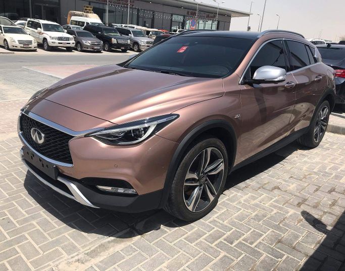 Подержанный Infiniti QX30, 2.0 л, 2018 в Абу-Даби от Golden coast automobile showroom Другой цвет цвет. GCC | AUTO.AE