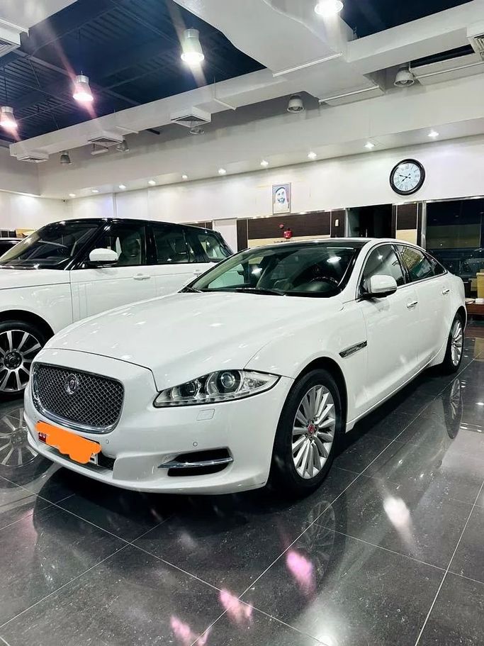 مستعملة Jaguar XJ IV (X351), 5.0 l, 2014 في في أبو ظبي من Al Asad Automobile Showroom، اللون أبيض. مواصفات الخليج | AUTO.AE