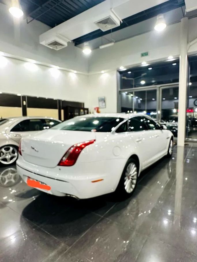 مستعملة Jaguar XJ IV (X351), 5.0 l, 2014 في في أبو ظبي من Al Asad Automobile Showroom، اللون أبيض. مواصفات الخليج | AUTO.AE