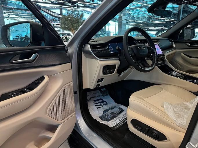 Новый Jeep Grand Cherokee L V (WL), 3.6 л, 2025 в Абу-Даби от Baniyas Cars Abu Dhabi Белый цвет. Other | AUTO.AE