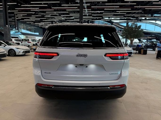 Новый Jeep Grand Cherokee L V (WL), 3.6 л, 2025 в Абу-Даби от Baniyas Cars Abu Dhabi Белый цвет. Other | AUTO.AE
