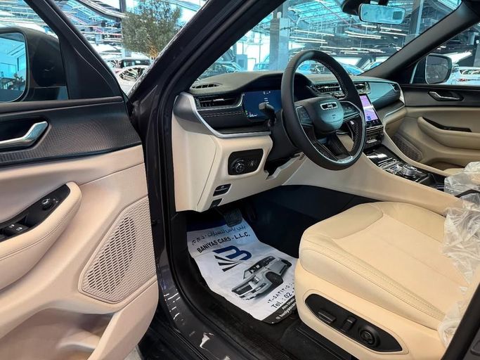 Новый Jeep Grand Cherokee L V (WL), 3.6 л, 2025 в Абу-Даби от Baniyas Cars Abu Dhabi Черный цвет. Other | AUTO.AE