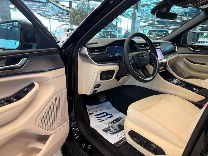 Новый Jeep Grand Cherokee L V (WL), 3.6 л, 2025 в Абу-Даби от Baniyas Cars Abu Dhabi Черный цвет. Other | AUTO.AE