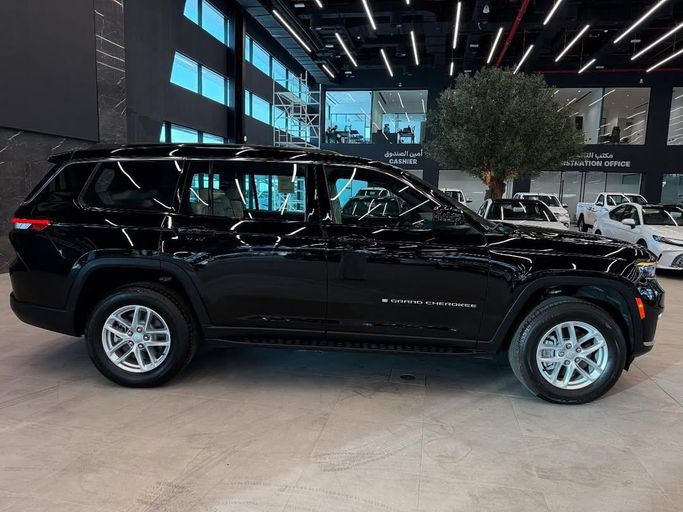 Новый Jeep Grand Cherokee L V (WL), 3.6 л, 2025 в Абу-Даби от Baniyas Cars Abu Dhabi Черный цвет. Other | AUTO.AE