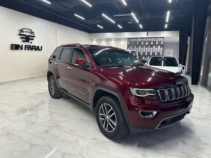 Подержанный Jeep Grand Cherokee IV (WK2) Рестайлинг, 5.7 л, 2018 в Абу-Даби от Bin Faraj Automobile Showroom Бордовый цвет. GCC | AUTO.AE
