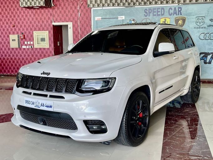 Used Jeep Grand Cherokee SRT IV (WK2) Facelift, 6.4 l, 2018 in Abu Dhabi by Speed Car Motors, White color. GCC Specs | AUTO.AE