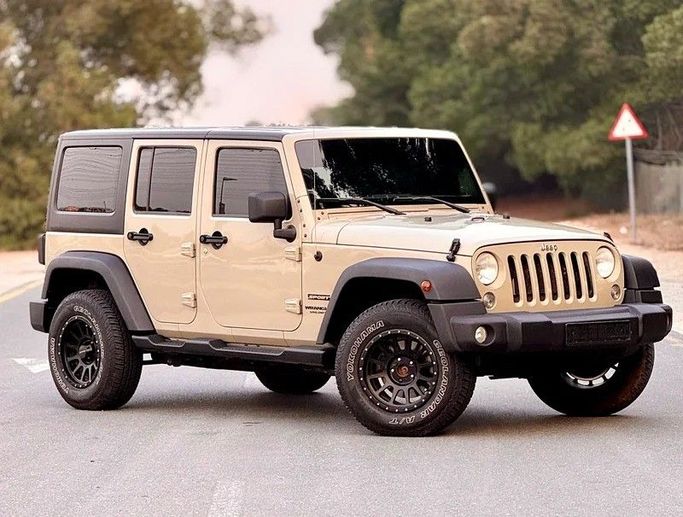 Used Jeep Wrangler IV (JL), 3.6 l, 2017 in Abu Dhabi by Al Waleed Used Cars, Beige color. GCC Specs | AUTO.AE