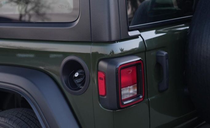 Used Jeep Wrangler IV (JL), 3.6 l, 2022 in Abu Dhabi by Advantage Motors, Green color. GCC Specs | AUTO.AE