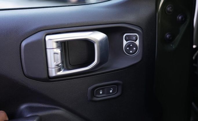 Used Jeep Wrangler IV (JL), 3.6 l, 2022 in Abu Dhabi by Advantage Motors, Green color. GCC Specs | AUTO.AE