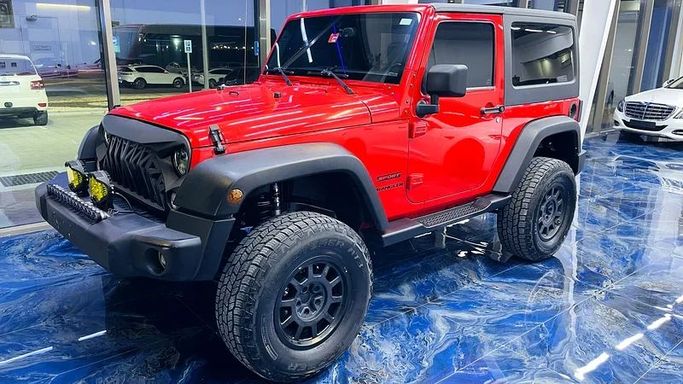 Подержанный Jeep Wrangler III (JK), 3.6 л, 2015 в Абу-Даби от Al Fateh Used Automobiles Showroom Красный цвет. GCC | AUTO.AE