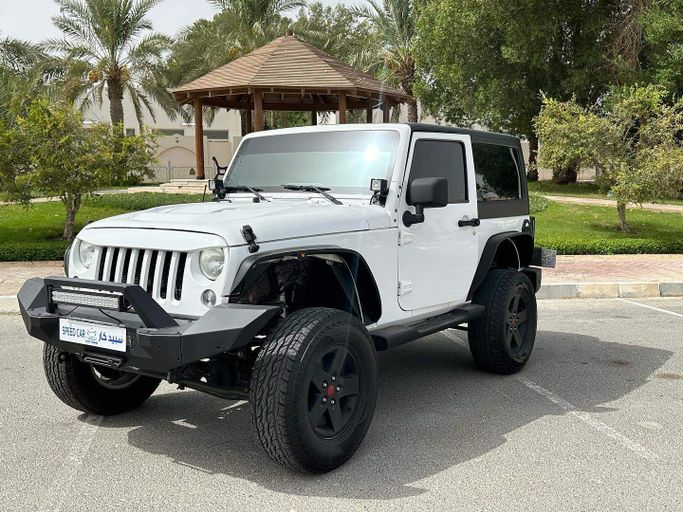 Подержанный Jeep Wrangler IV (JL), 2.0 л, 2017 в Абу-Даби от Speed Car Motors Белый цвет. GCC | AUTO.AE