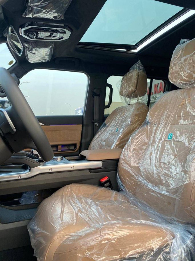 Новый Jetour T2, 2.0 л, 2025 в Абу-Даби от The Shark Automobile Showroom Черный цвет.  | AUTO.AE