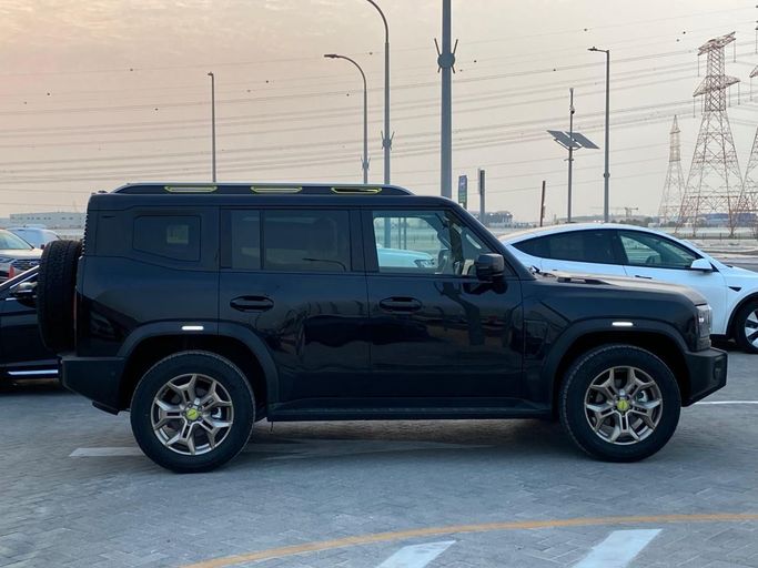 Новый Jetour T2, 2.0 л, 2025 в Абу-Даби от The Shark Automobile Showroom Черный цвет.  | AUTO.AE