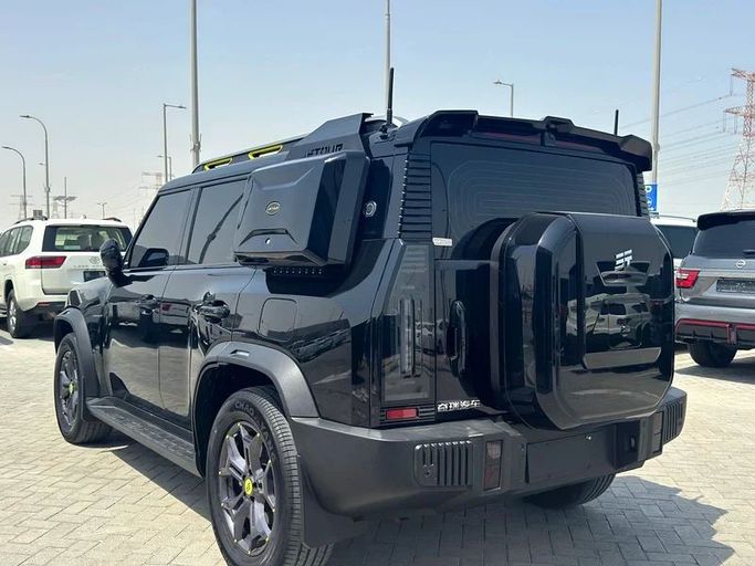 Подержанный Jetour T2, 2.0 л, 2024 в Абу-Даби от Super Class Cars Showroom Черный цвет. Китайская | AUTO.AE