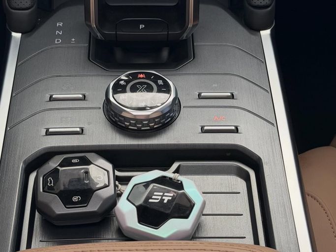 Подержанный Jetour T2, 2.0 л, 2025 в Абу-Даби от Speed Car Motors Черный цвет. GCC | AUTO.AE