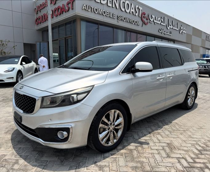 Used Kia Carnival III, 3.3 l, 2016 in Abu Dhabi by Golden coast automobile showroom, Silver color.  | AUTO.AE